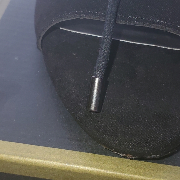 Shoe - Picture 3 of 6